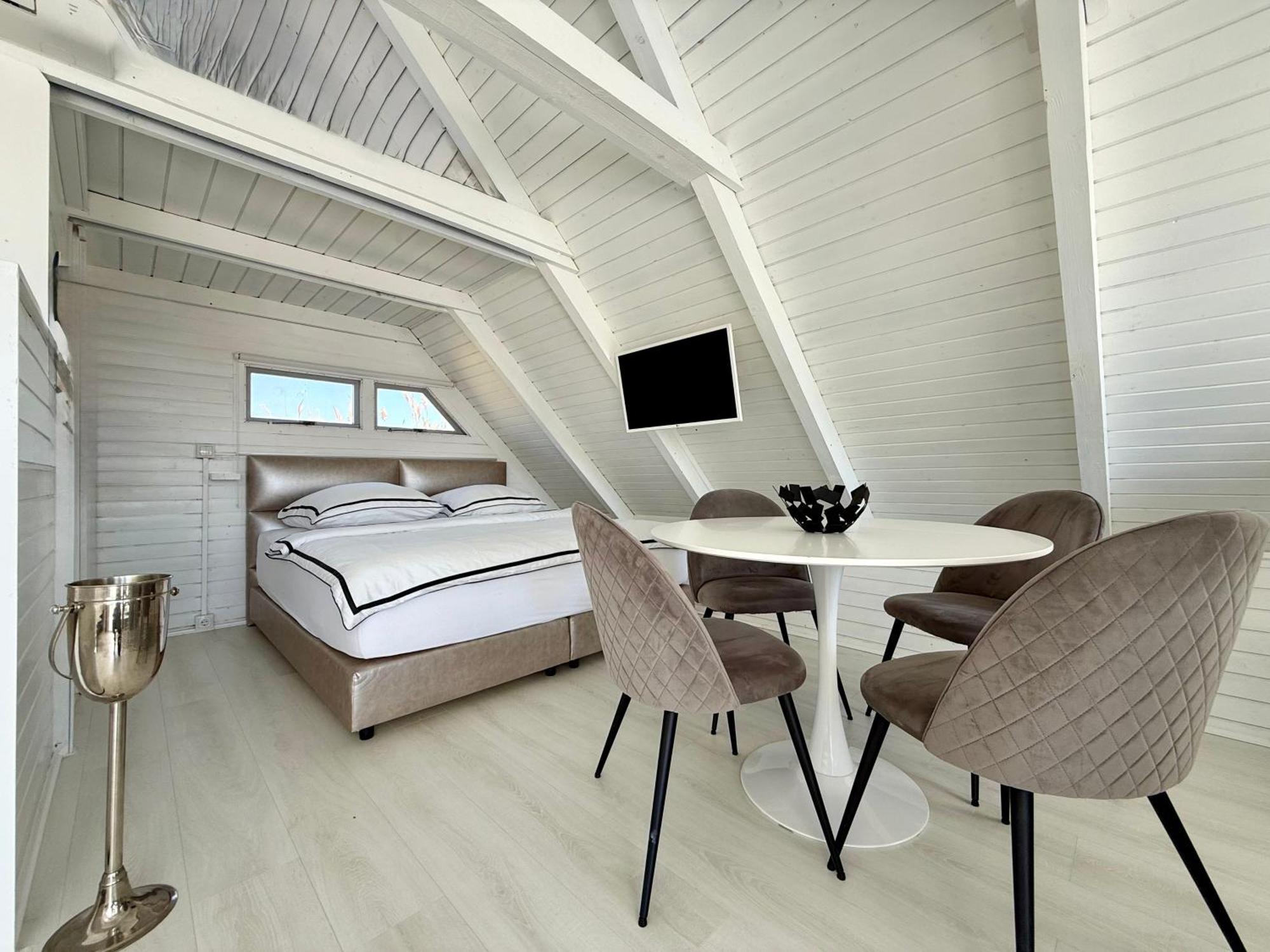 Seehuette Neusiedlersee - Strandhaus, Elektroboot Inklusive Rust Exteriér fotografie